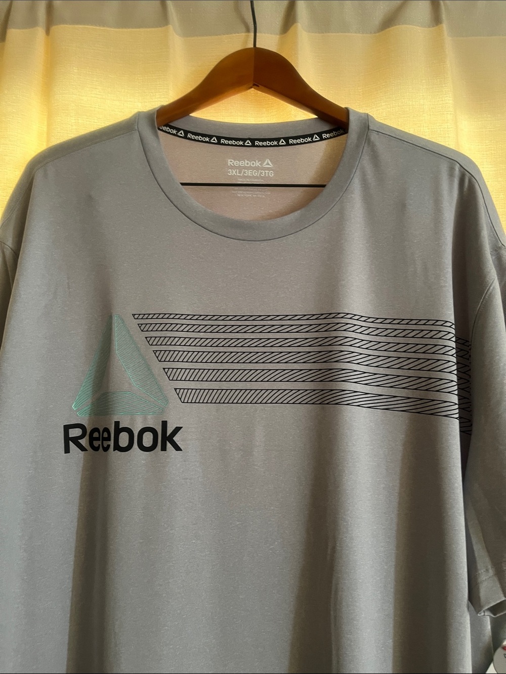 Reebok Men’s Light Gray Graphic Short Sleeve Tee - Picture 4 of 5